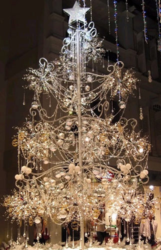 9 Splendid Christmas Trees Around World