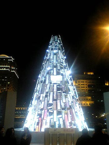 9 Splendid Christmas Trees Around World