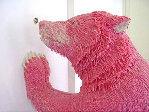 Sculpture Art Using Chewing Bubblegum