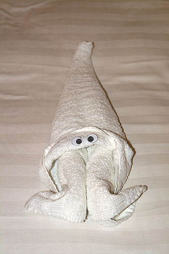 20 Cute Animal Towel Sculpture - Design Swan