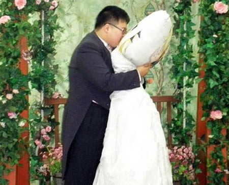 10 Most Weirdest marriages