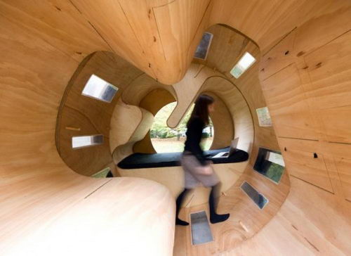 Experimental Rolling House, Super Cool!