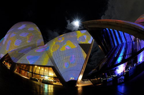 Lighting the Sails - Vivid Sydney