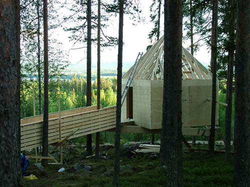 Invisible Treehouse Hotel