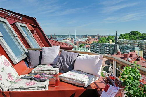Rooftop Apartment Design: Great Arrangement and Cheerful Color