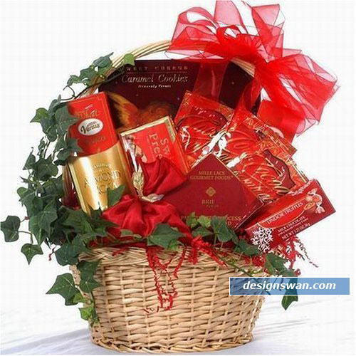 20 Beautiful Gift Baskets for Christmas - Design Swan