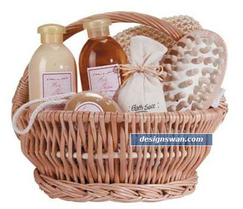 20 Beautiful Gift Baskets for Christmas - Design Swan