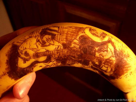 Stunning Drawing on Banana Skins