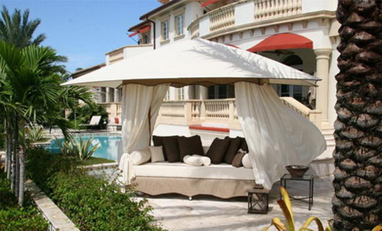 19 Beautiful Outdoor Canopy Beds