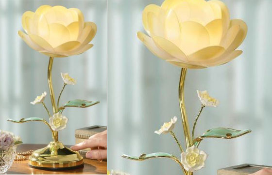 12 Beautiful Lamps Shaped in Flower