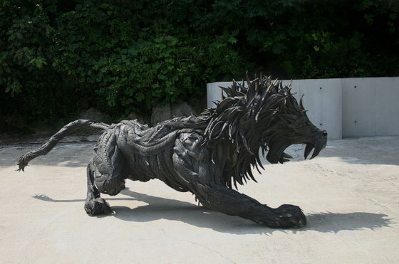 Stunning Animal Sculptures Made of Recycled Tire