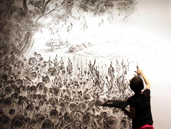 Spectacular Landscape Mural Drawn with Fingers Dipped in Charcoal
