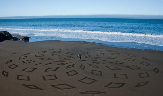 Stunning Sand Painting Art by Andres Amador