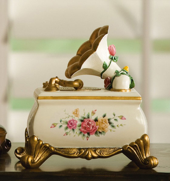 10 Beautiful Music Boxes and Musical Jewelry Boxes