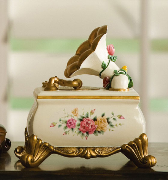 10 Beautiful Music Boxes and Musical Jewelry Boxes Design Swan