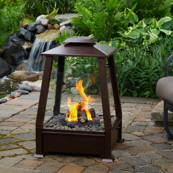 10 Beautiful Outdoor Fireplaces and Fire Pits