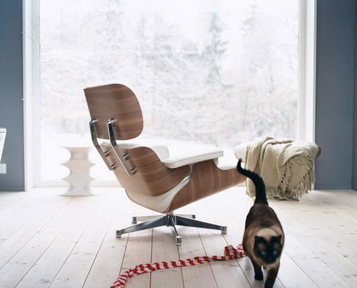 25 Beautiful and Cozy Interiors Featuring Indoor Lounge Chair