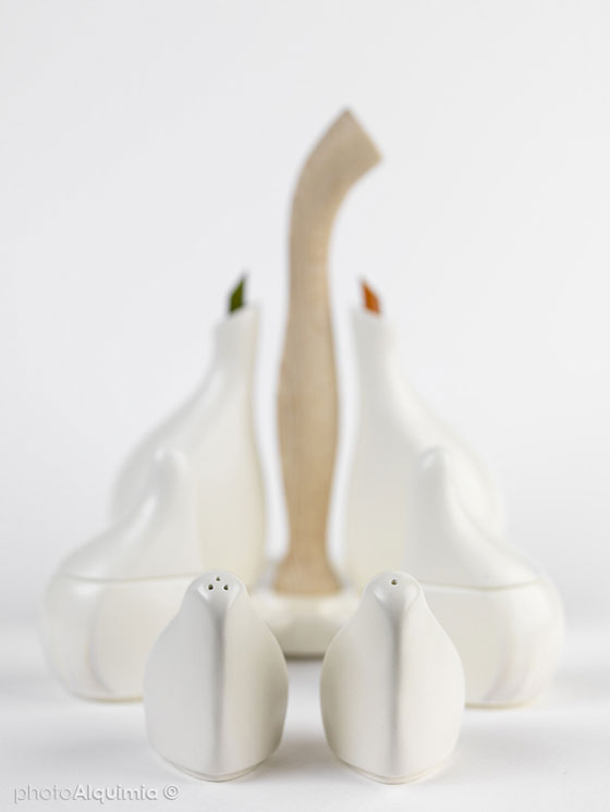 AJORÍ: Elegant Cruet Design Inspired by the Form of Garlic