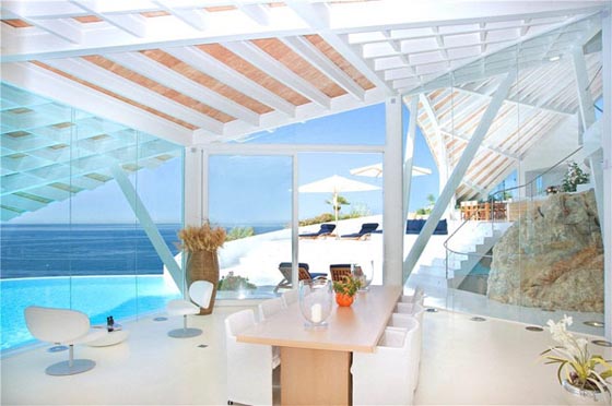 Fascinating Holiday Villa with Spectacular Sea Views