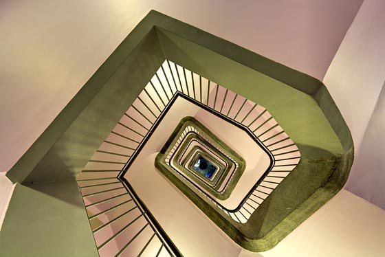 17 Stunning Spiral Staircase Photography