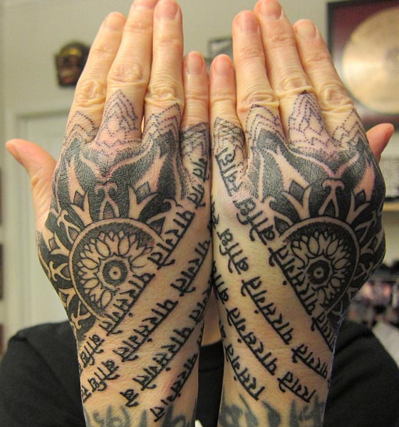 Stunning Hand Tattoo - Reveal Magic when Connect Hands Together