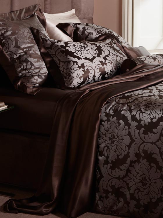 Silk Bedding: Comfortable and Luxurious Bedding Experience