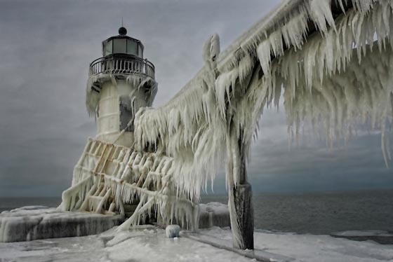 Stunning Photograph of Frozen Lighthouses by Thomas Zakowski