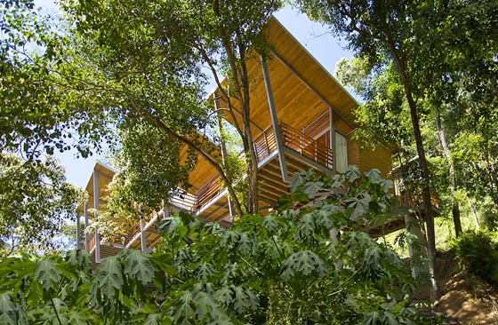 Flotanta House: Exotic Wooden House Floating Above The Hillside