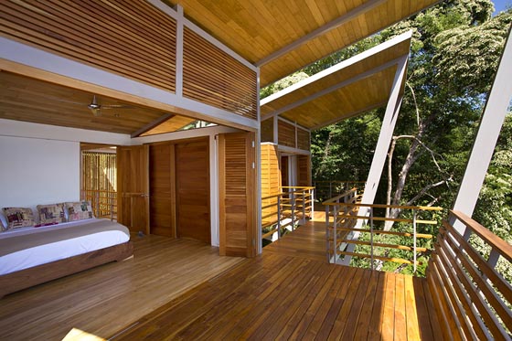 Flotanta House: Exotic Wooden House Floating Above The Hillside