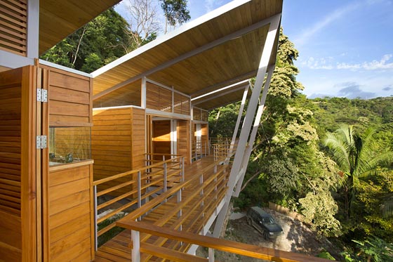 Flotanta House: Exotic Wooden House Floating Above The Hillside
