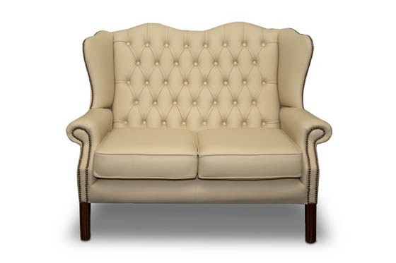 Decorating your living room with a Chesterfield sofa