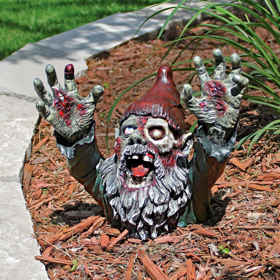 10 Cool Outdoor Halloween Decorations