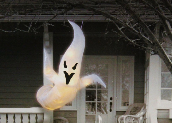 10 Cool Outdoor Halloween Decorations