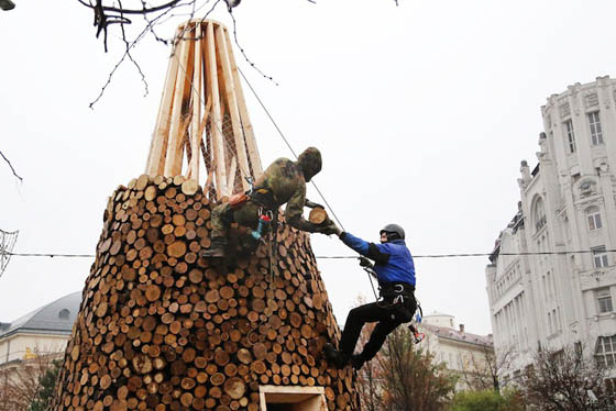 Christmas Tree Made of 15,000 Kilograms of Firewood to be Donated after Christmas