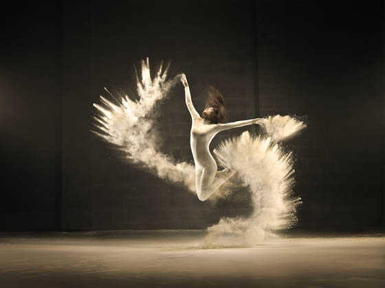 Stunning Photos of Acrobatic Dancer Leap and Twirl Amid Dynamic Clouds of Powder