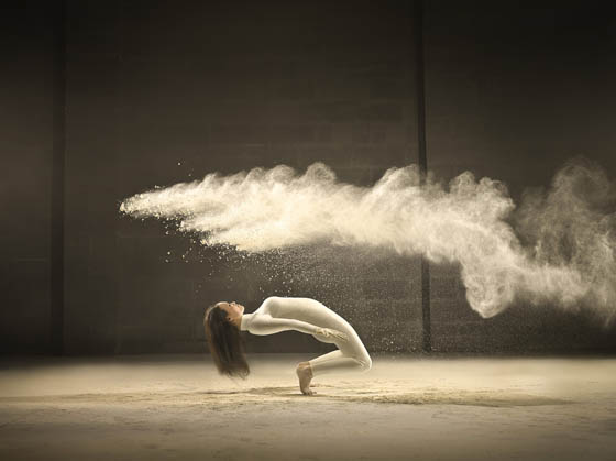 Stunning Photos of Acrobatic Dancer Leap and Twirl Amid Dynamic Clouds of Powder