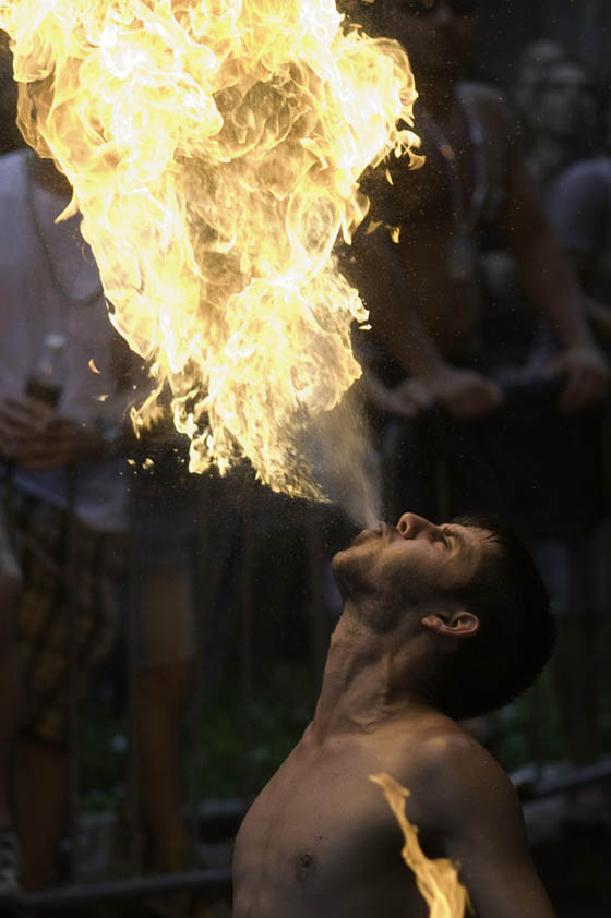 15 Stunning Photos of Play with Fire