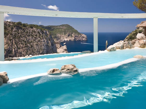 10 Hotel and Resorts With Amazing Pools