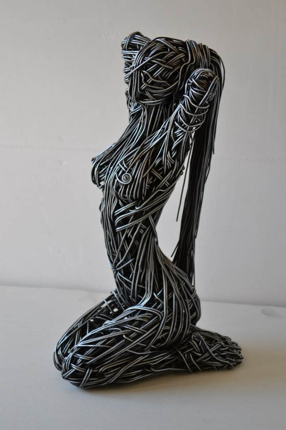 Stunning Wire Sculptures Capture the Beautiful Energy and Fluidity of the Human Body