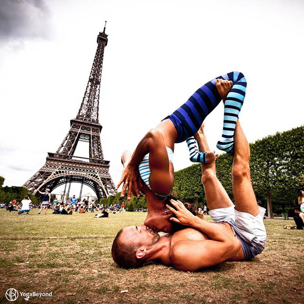 ArcoYoga: Couple Travel World With Their Acrobatic Yoga Poses