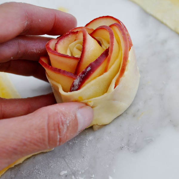 Delicious Rose: Incredibly Beautiful Apple Rose