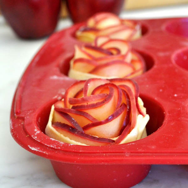 Delicious Rose: Incredibly Beautiful Apple Rose