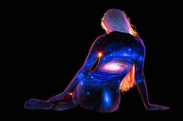 Bodyscape: Stunning Landscape Paint on Human Body which Glow Under Black Lights