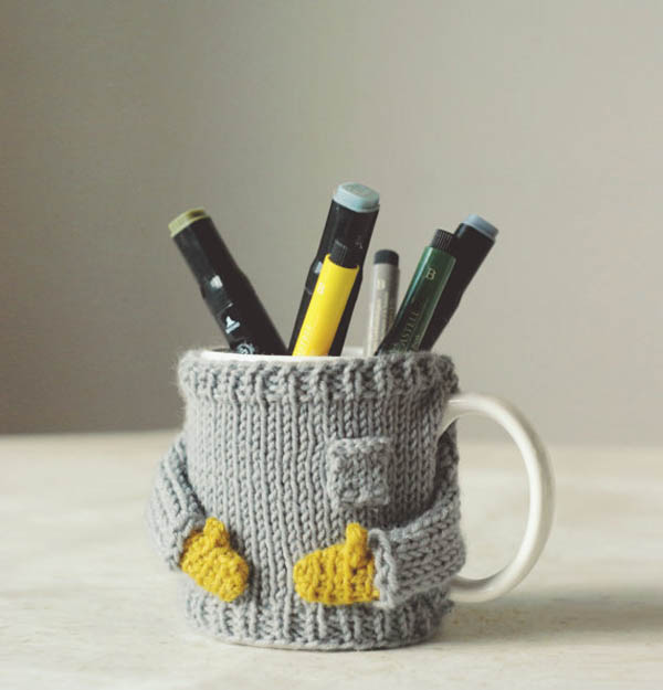 Cute Little Hand-knitted Sweater for Your Mugs