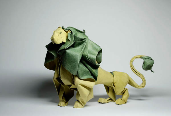 Amazing Curved Origami Animal Created by Using Wet Folding Technique