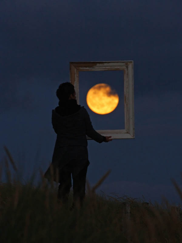 Perfectly Timed Photos Of The Moon