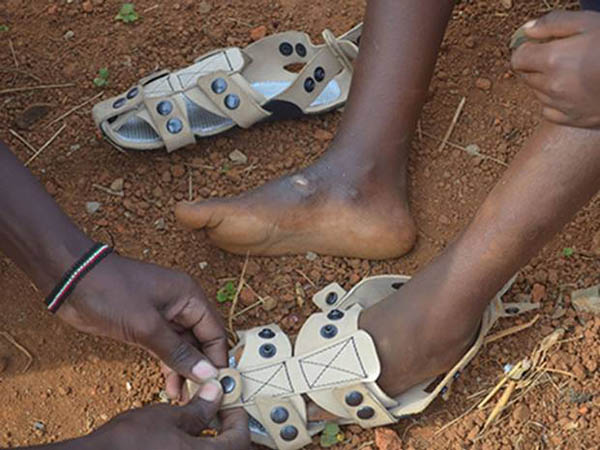 The Shoe That Grow With Kids' Feet