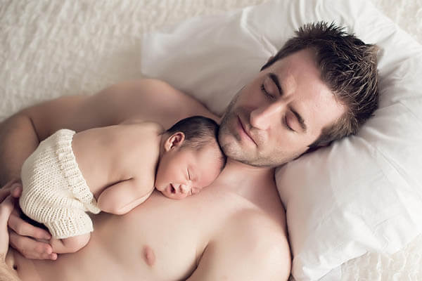 15 Touching Photos of Father and Baby