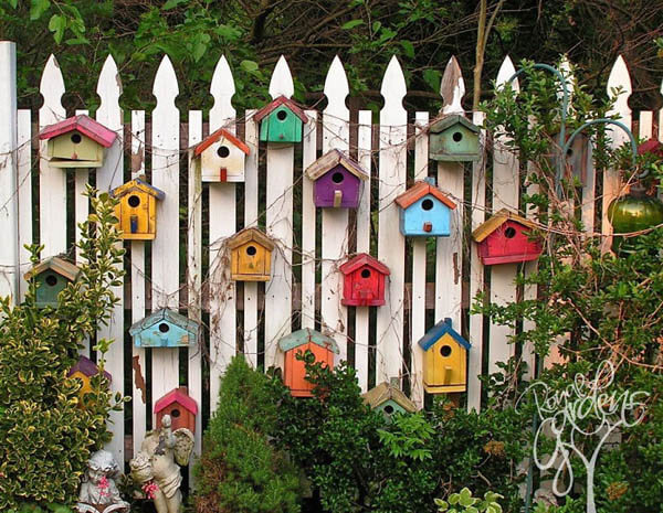 17 Creative Garden Fence Decoration Ideas