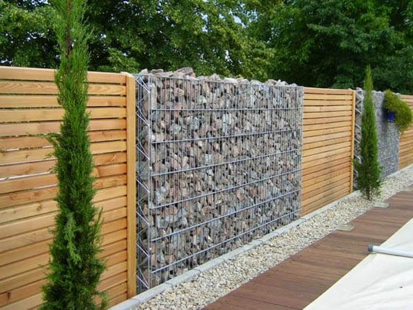 17 Creative Garden Fence Decoration Ideas